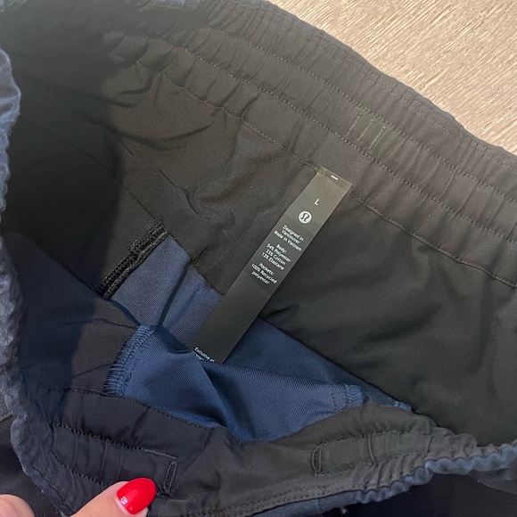 Men’s lululemon pants - Picture 3 of 6